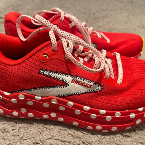 Brooks Shoes - Brooks RunDisney Minnie Mouse Ghost Max 2 - Never Worn Women’s 7.5